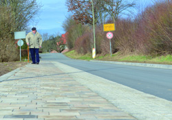 Breiter Fußweg in der Leisauer Straße